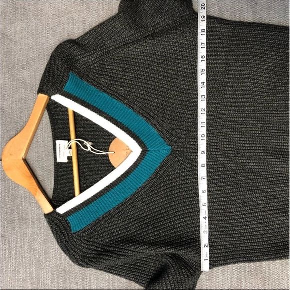 Emory Park V neck sweater - Picture 5 of 7